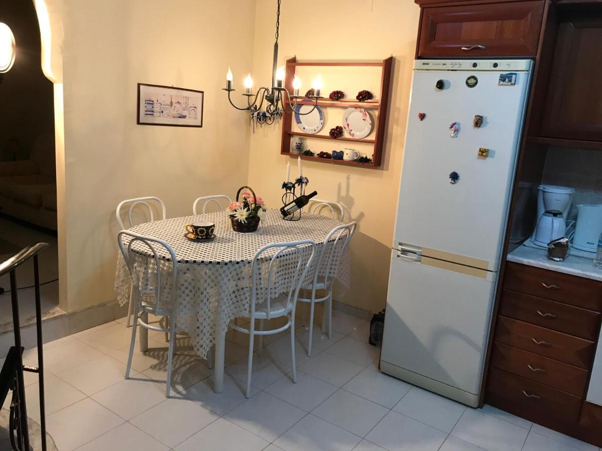 Beautiful And Charming Maisonette Lägenhet *